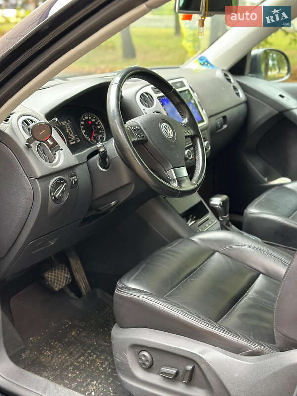 Позашляховик / Кросовер Volkswagen Tiguan 2009 в Києві