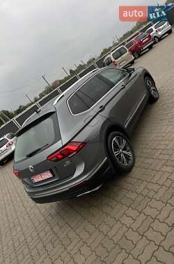 Внедорожник / Кроссовер Volkswagen Tiguan 2017 в 