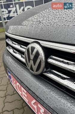 Внедорожник / Кроссовер Volkswagen Tiguan 2017 в 