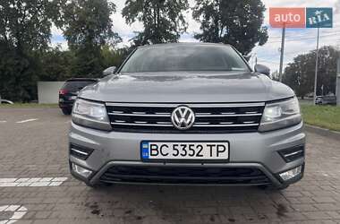 Внедорожник / Кроссовер Volkswagen Tiguan 2019 в 