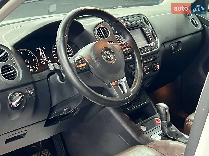 Позашляховик / Кросовер Volkswagen Tiguan 2016 в Одесі