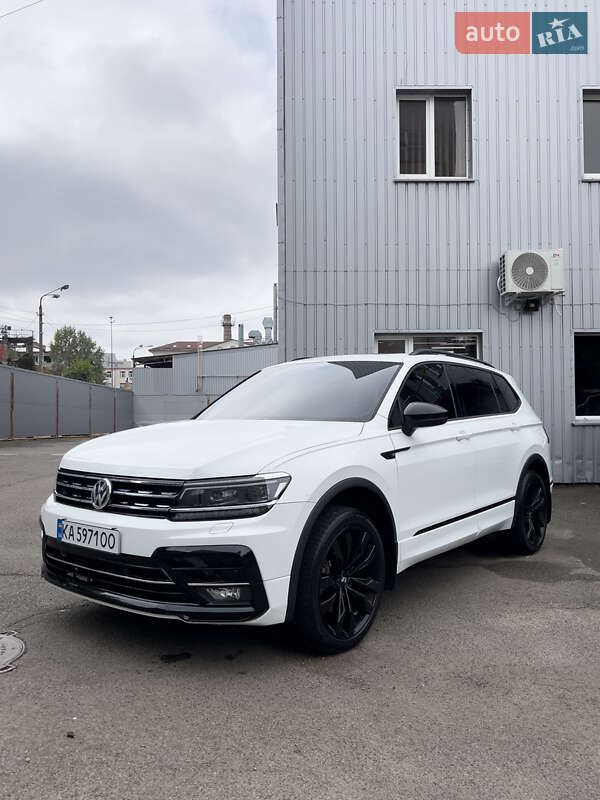 Внедорожник / Кроссовер Volkswagen Tiguan 2021 в Киеве
