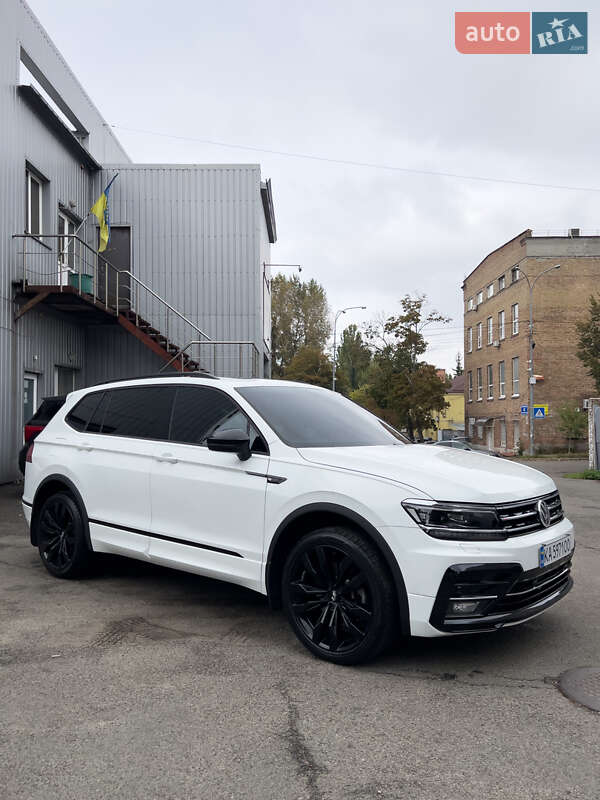 Внедорожник / Кроссовер Volkswagen Tiguan 2021 в Киеве
