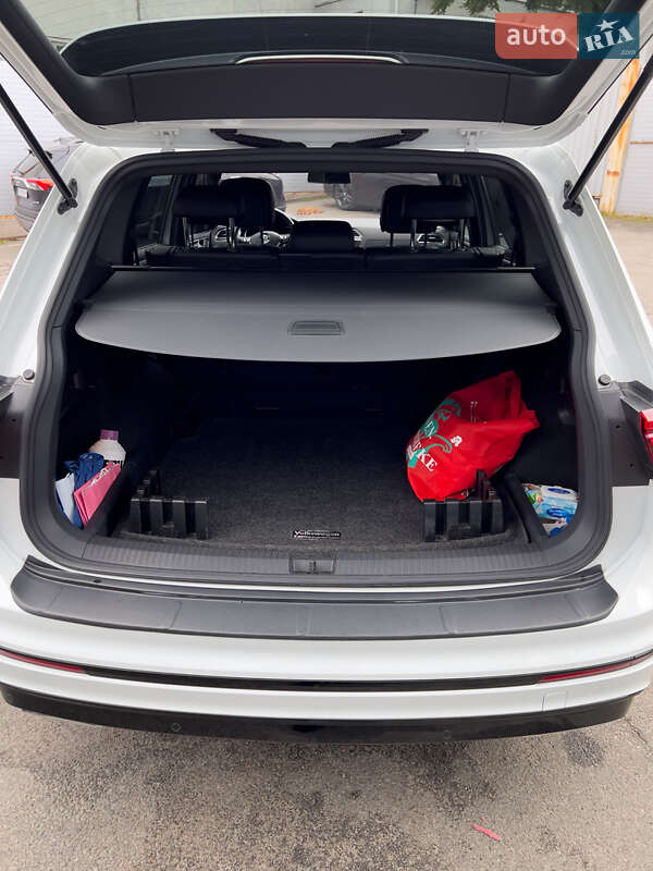 Внедорожник / Кроссовер Volkswagen Tiguan 2021 в Киеве