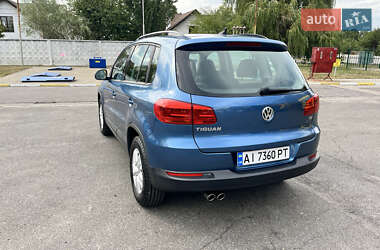 Внедорожник / Кроссовер Volkswagen Tiguan 2016 в 