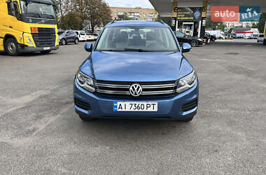 Внедорожник / Кроссовер Volkswagen Tiguan 2016 в 