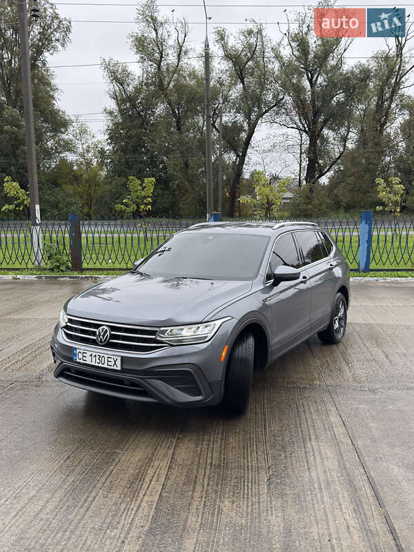 Внедорожник / Кроссовер Volkswagen Tiguan 2023 в Черновцах