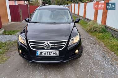 Внедорожник / Кроссовер Volkswagen Tiguan 2010 в Звягеле