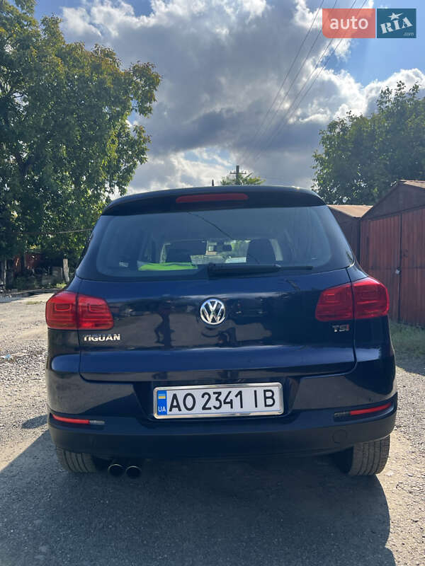 Внедорожник / Кроссовер Volkswagen Tiguan 2016 в Ужгороде