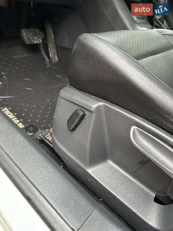 Внедорожник / Кроссовер Volkswagen Tiguan 2011 в Тернополе