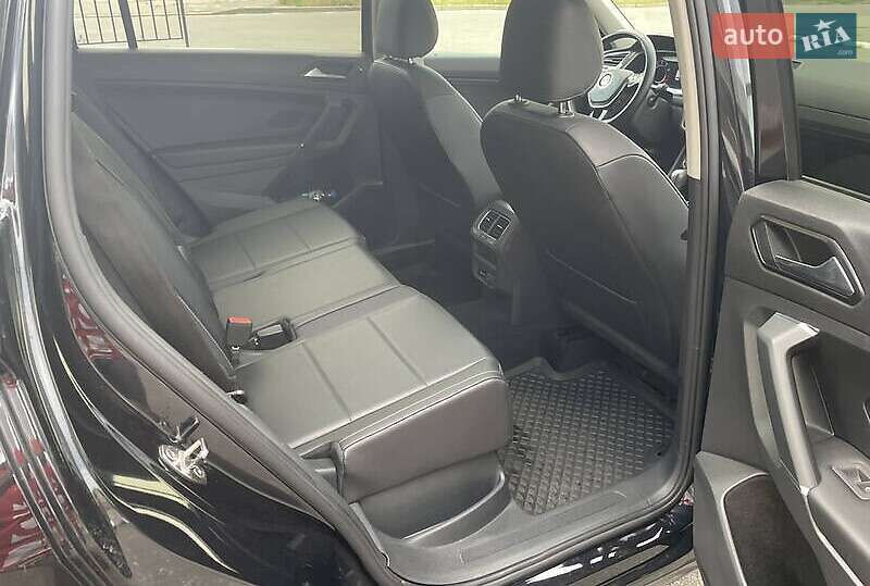 Внедорожник / Кроссовер Volkswagen Tiguan 2017 в Львове