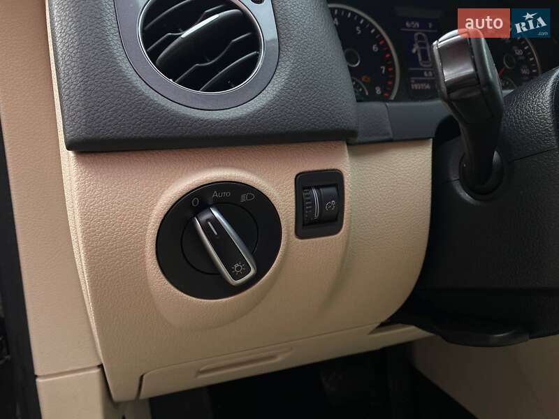 Внедорожник / Кроссовер Volkswagen Tiguan 2015 в Львове