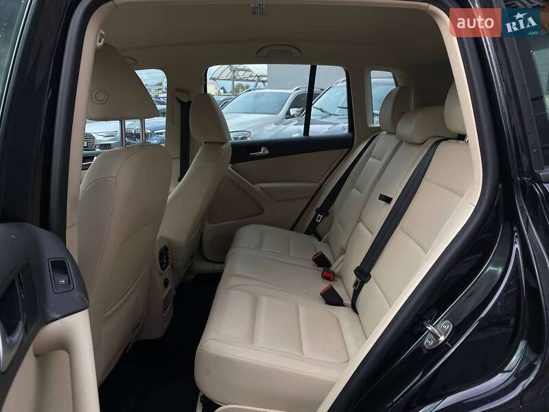 Внедорожник / Кроссовер Volkswagen Tiguan 2015 в Львове