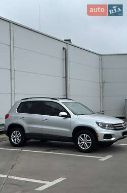 Внедорожник / Кроссовер Volkswagen Tiguan 2016 в 