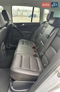 Внедорожник / Кроссовер Volkswagen Tiguan 2016 в 