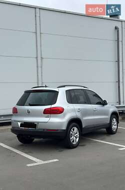 Внедорожник / Кроссовер Volkswagen Tiguan 2016 в 