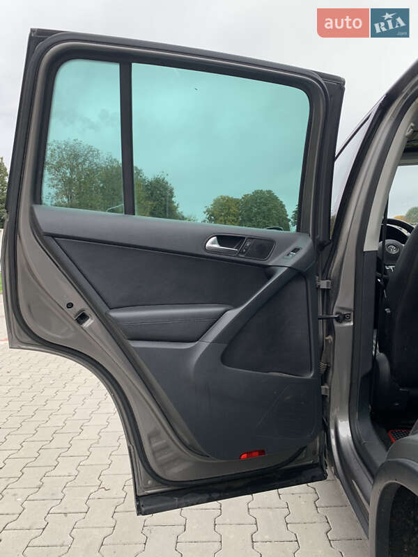 Внедорожник / Кроссовер Volkswagen Tiguan 2010 в Теофиполе