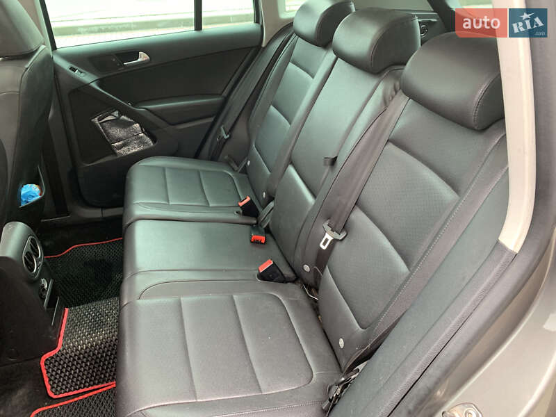 Внедорожник / Кроссовер Volkswagen Tiguan 2010 в Теофиполе