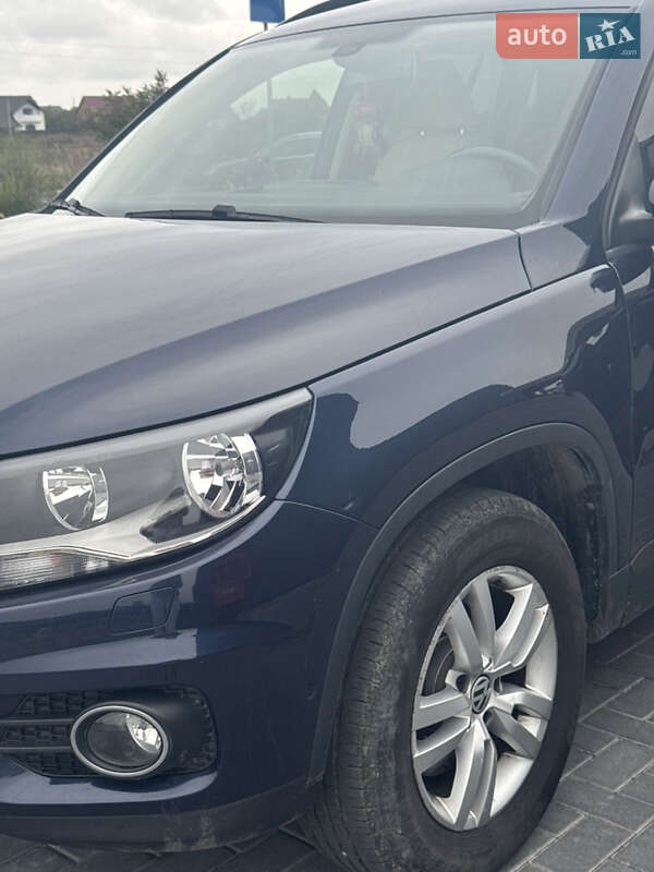 Позашляховик / Кросовер Volkswagen Tiguan 2015 в Красному