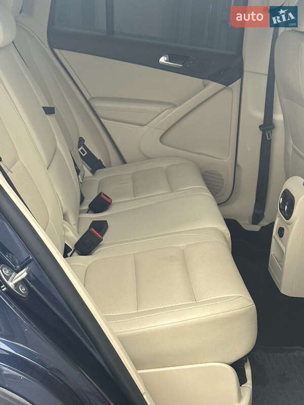 Позашляховик / Кросовер Volkswagen Tiguan 2015 в Красному