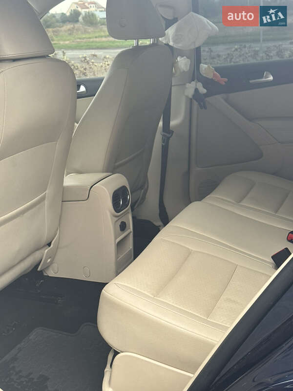 Позашляховик / Кросовер Volkswagen Tiguan 2015 в Красному