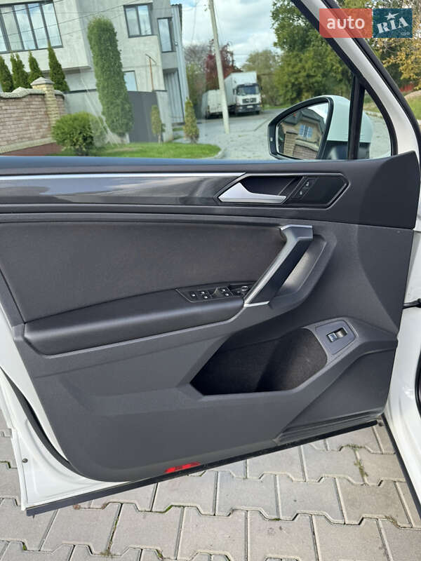 Внедорожник / Кроссовер Volkswagen Tiguan 2017 в Черновцах фото 14 Внедорожник / Кроссовер Volkswagen Tiguan 2017 в Черновцах