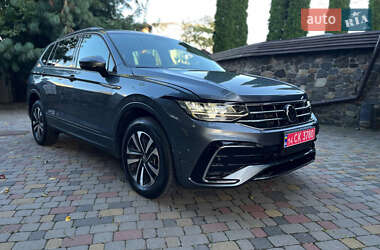 Внедорожник / Кроссовер Volkswagen Tiguan 2022 в Хмельницком