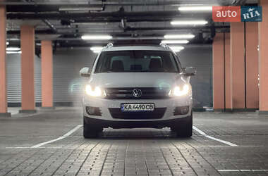 Позашляховик / Кросовер Volkswagen Tiguan 2016 в Києві