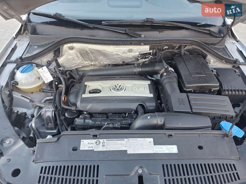 Позашляховик / Кросовер Volkswagen Tiguan 2011 в Кам'янець-Подільському
