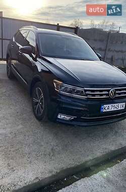 Внедорожник / Кроссовер Volkswagen Tiguan 2019 в 