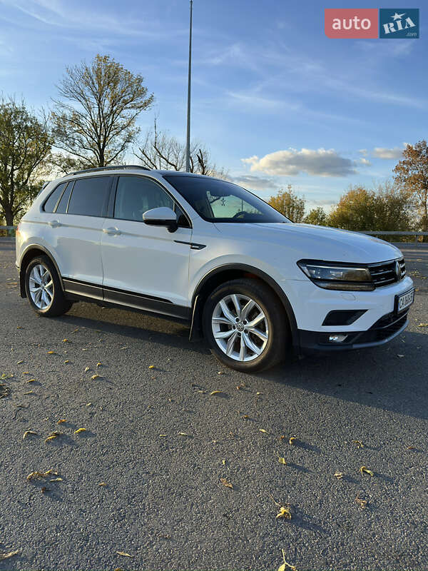 Позашляховик / Кросовер Volkswagen Tiguan 2017 в Тальному