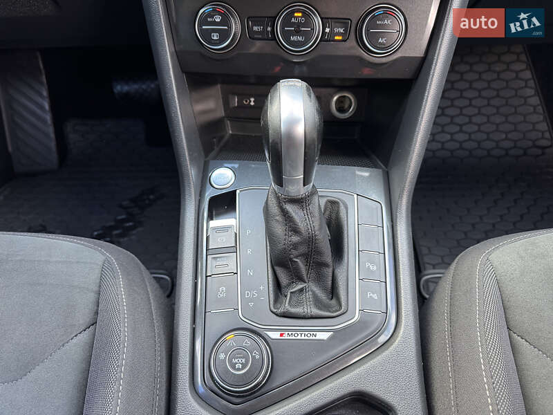 Внедорожник / Кроссовер Volkswagen Tiguan 2017 в Запорожье