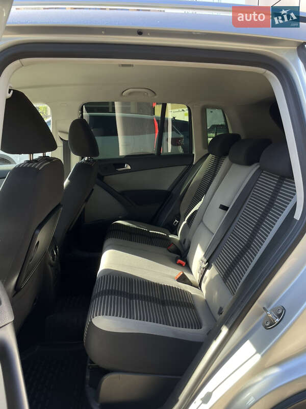 Позашляховик / Кросовер Volkswagen Tiguan 2010 в Одесі