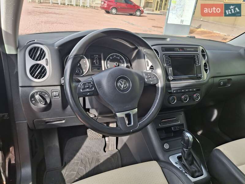 Внедорожник / Кроссовер Volkswagen Tiguan 2017 в Харькове