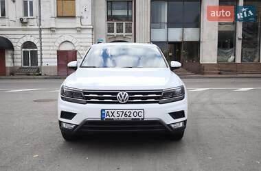 Внедорожник / Кроссовер Volkswagen Tiguan 2018 в 