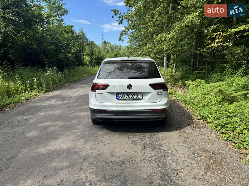 Внедорожник / Кроссовер Volkswagen Tiguan 2017 в Иршаве