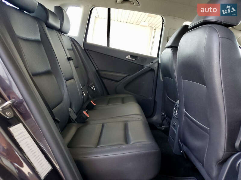 Внедорожник / Кроссовер Volkswagen Tiguan 2016 в Новояворовске
