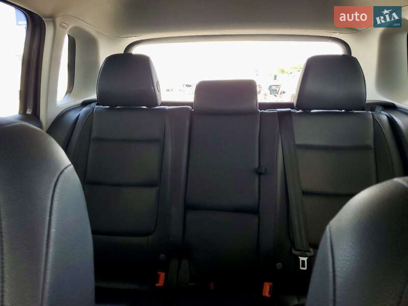 Внедорожник / Кроссовер Volkswagen Tiguan 2016 в Новояворовске