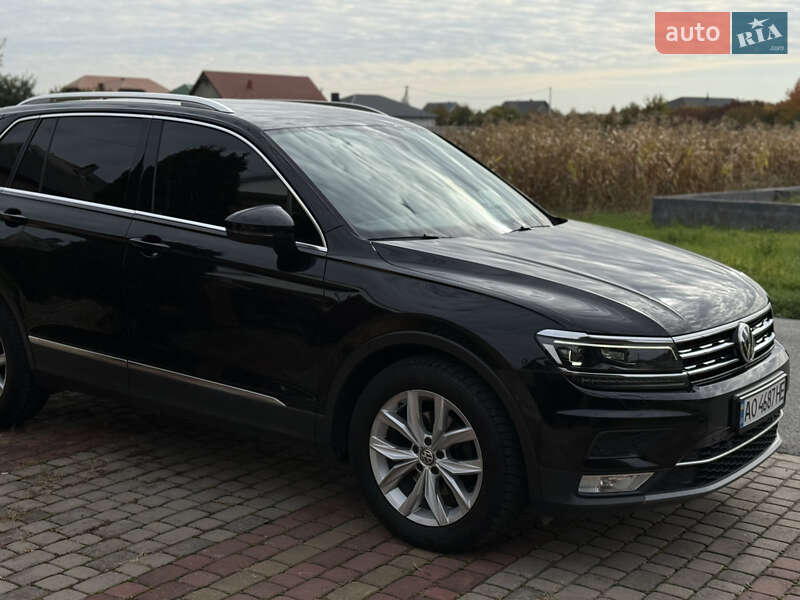 Внедорожник / Кроссовер Volkswagen Tiguan 2017 в Ужгороде