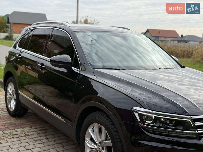 Внедорожник / Кроссовер Volkswagen Tiguan 2017 в Ужгороде