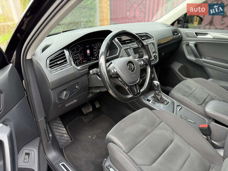 Внедорожник / Кроссовер Volkswagen Tiguan 2017 в Ужгороде