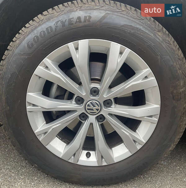 Позашляховик / Кросовер Volkswagen Tiguan 2017 в Києві