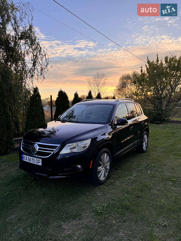 Внедорожник / Кроссовер Volkswagen Tiguan 2010 в Киеве