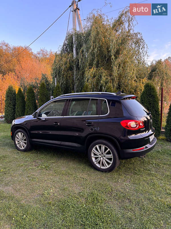 Внедорожник / Кроссовер Volkswagen Tiguan 2010 в Киеве