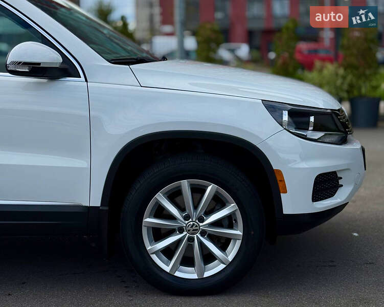 Позашляховик / Кросовер Volkswagen Tiguan 2016 в Києві
