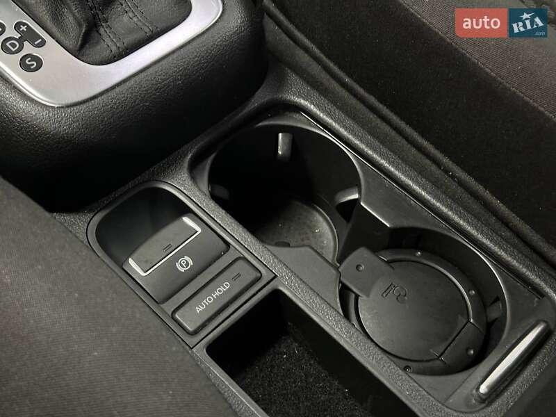 Внедорожник / Кроссовер Volkswagen Tiguan 2010 в Киеве