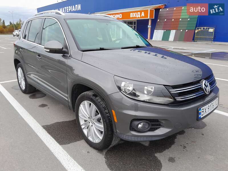 Внедорожник / Кроссовер Volkswagen Tiguan 2012 в 