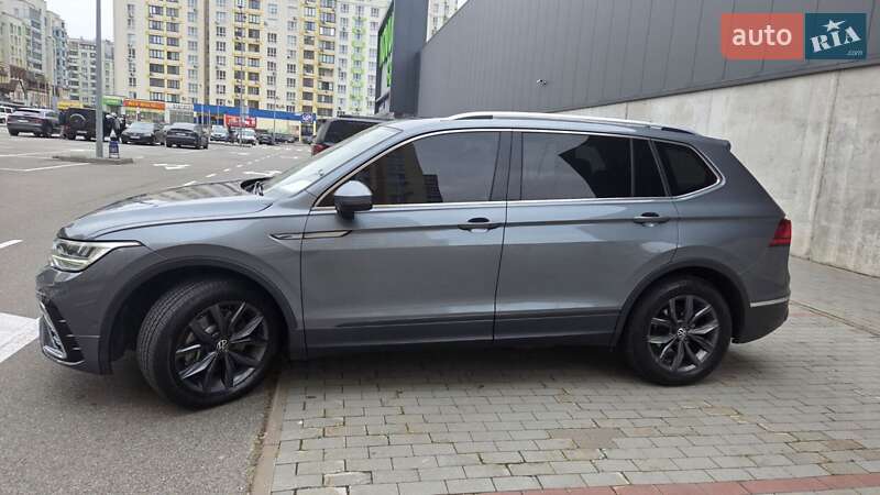 Внедорожник / Кроссовер Volkswagen Tiguan 2022 в Вишневом фото 8 Внедорожник / Кроссовер Volkswagen Tiguan 2022 в Вишневом