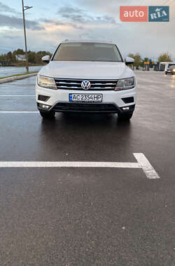 Внедорожник / Кроссовер Volkswagen Tiguan 2017 в Луцке