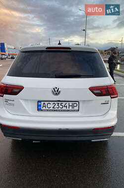 Внедорожник / Кроссовер Volkswagen Tiguan 2017 в 